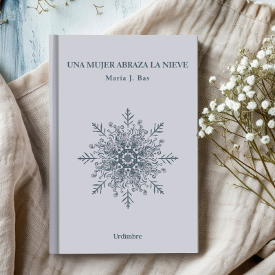 Una mujer abraza la nieve